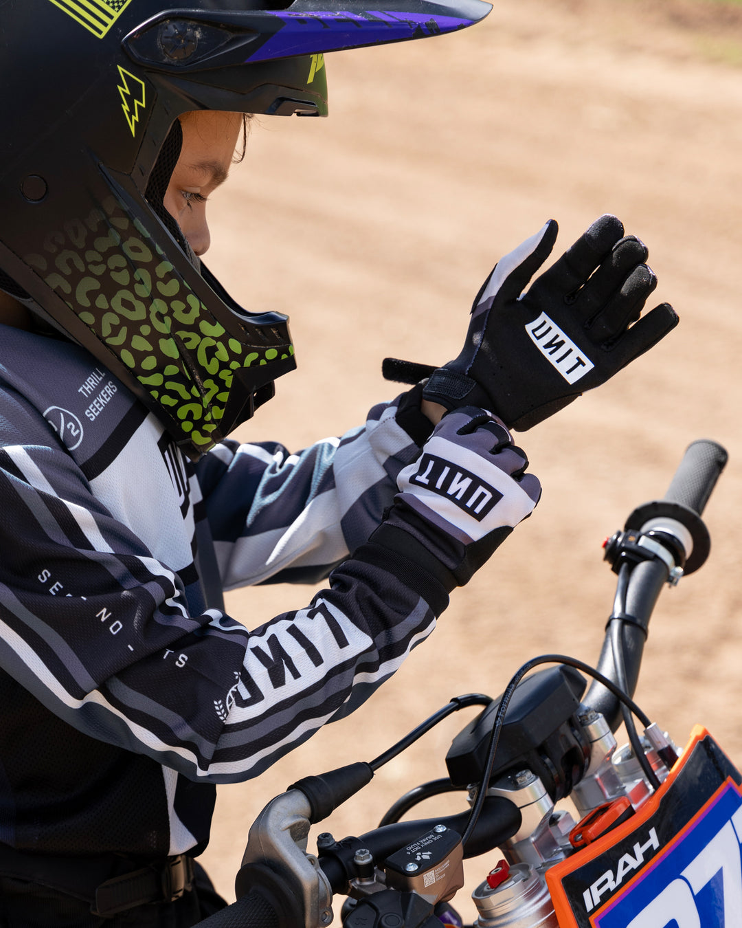 UNIT Falcon Youth Riding Gloves
